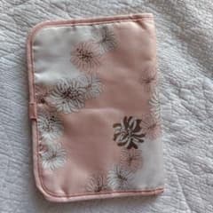PAUL & JOE 花柄　手帳カードケース ピンク　１デイコンタクト付属品のサムネイル