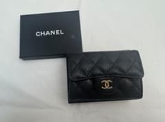 CHANELマトラッセニつ折りコンパクトウォレットブラックキャビアスキン