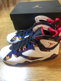 新品未使用　NIKE ジョーダンレトロ　スニーカーのサムネイル