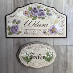 トールペイント作品 シックな色のベースに紫の薔薇と小鳥のウェルカム