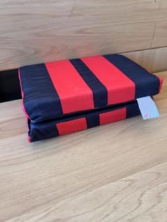 OFFICIAL】ACミラン 応援クッションスタジアムシート赤黒 - メルカリ