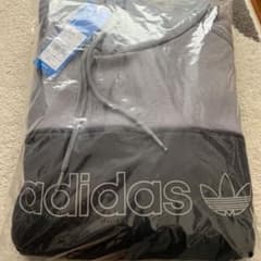 【新品】　2021年adidas福袋（メンズ）パーカー　Lのサムネイル