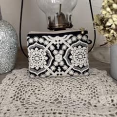 幾何学模様刺繍 フラットポーチ ブラックのサムネイル