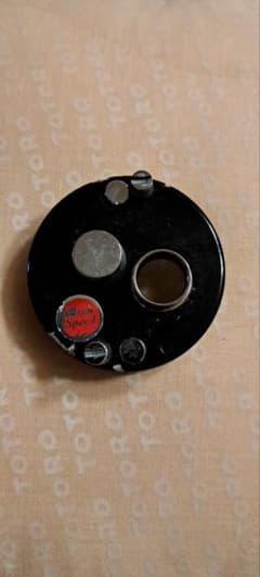 アブガルシア2500C、オールドのブラックのカップです。状態悪いです。のサムネイル