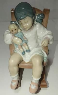 リヤドロ  おひるね Girl In Rocking Chairのサムネイル