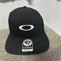Oakley 47 CAPTAIN スナップバック キャップ ブラックのサムネイル