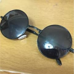 黒サングラスのサムネイル