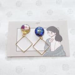 黄色と青色と揺れる四角のピアス・イヤリングのサムネイル