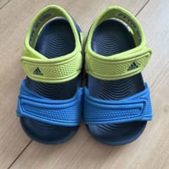 adidas キッズ サンダルのサムネイル