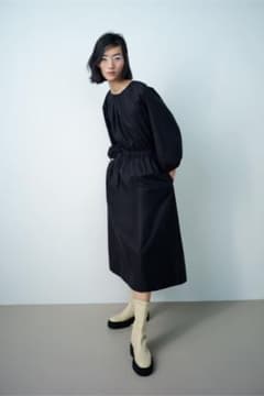 ZARA ザラ ポプリン ミディ丈 ブラック S ワンピースのサムネイル