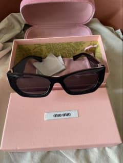 MIU MIU（ミュウミュウ）ロゴ サングラス ブラック ゴールド金具