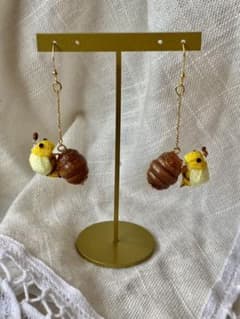 花蜜を採りに来たHONEY BEE♡ピアス(イヤリング変更可)のサムネイル