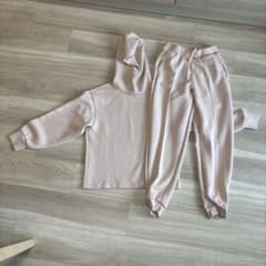 ユニクロ　ドライスウェットプルパーカー　セットアップ　トップス　パンツのサムネイル