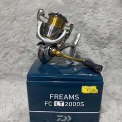美品】ダイワ 21 フリームス FC LT 2000S スピニングリール⁠ - メルカリ