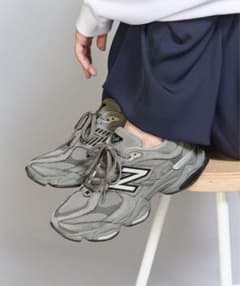 New Balance U9060 グレー スニーカーのサムネイル