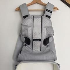 【中古】ベビービョルン ワンメッシュ ベビーキャリア 抱っこ紐のサムネイル