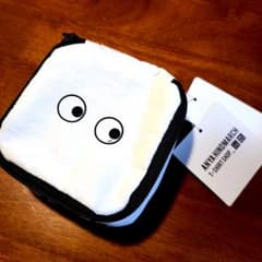 ユニクロ　ANYA HINDMARCH ポーチのサムネイル