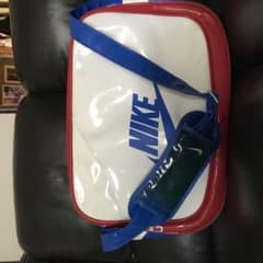 エナメルスポーツバッグのサムネイル