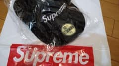 Supreme ✕NEWERA　キャップ　貴重品のサムネイル