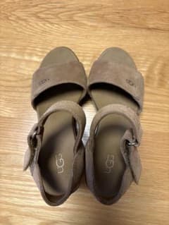 UGG サンダル ブラウン サイズ5.5のサムネイル