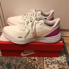 NIKEスニーカー（新品未使用）のサムネイル