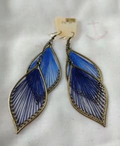 リーフ型 青と紺のピアス 未使用のサムネイル