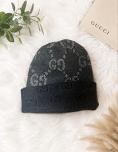 美品GUCCI GGジャガード　ビーニーニット帽ブラック&グレーリバーシブル 美品GUCCI GGジャガード ビーニーニット帽ブラック&グレーリバーシブル