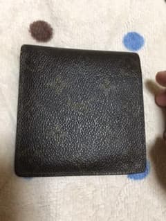 ルイヴィトン 二つ折り財布のサムネイル