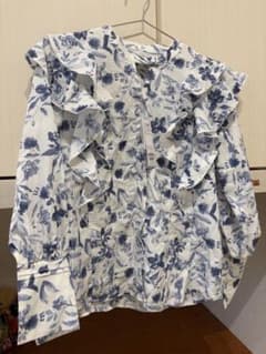 MAJESTIC LEGON フリル付き花柄長袖シャツ Mサイズのサムネイル