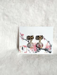 Thumbnail of サビ猫＆水晶ピアス