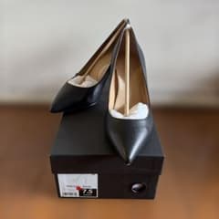 新品未使用　バナナリパブリック　黒　レザーパンプス　7.5(24.5cm)のサムネイル