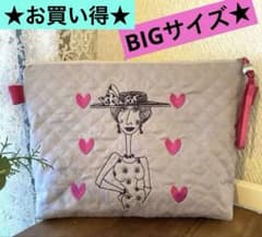 ロラライハリス☆刺繍☆キルティングBIGポーチ - メルカリ