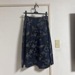 BERADIANCE 花柄 フレアスカート ネイビー 膝丈のサムネイル