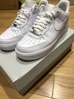 NIKE AIR FORCEのサムネイル