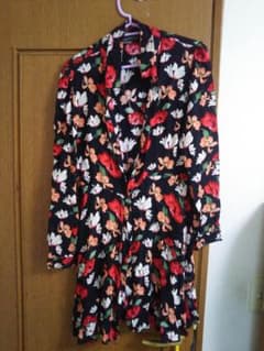 ZARA woman 花柄赤黒マルチカラーロングワンピースのサムネイル