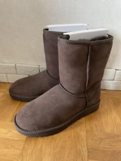 【お値下げ】定番新品☆UGG アグ ムートンブーツ☆24.0のサムネイル