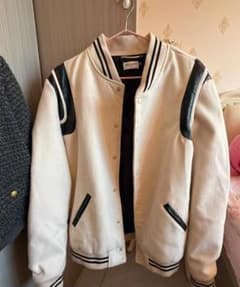 ホワイトスタジャン レザー風肩パッチ ホワイトスタジャン レザー風肩パッチ | Mercari