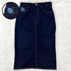 【極美品】PRADA スキニーデニム ダークブルー 27 ロゴワッペン 極美品】PRADA スキニーデニム ダークブルー 27 ロゴワッペン - メルカリ