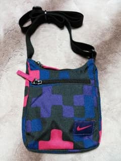 間もなく消去！NIKE　ミニショルダーバッグ☆のサムネイル