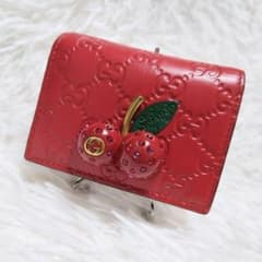 レア美品✨グッチ◇コンパクト二つ折り財布　ゴールド金具シマレザーレッドチェリー レア美品✨グッチ◇コンパクト二つ折り財布 ゴールド金具シマレザー