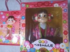 気まぐれ値下げ! 紙袋付き 晴れ着 ペコちゃん 人形 十二単 No2 不二家のサムネイル