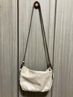COACH パンチングレザー ショルダーバッグ ピンクベージュのサムネイル