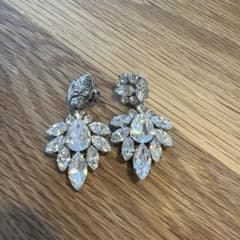 ビジューピアス ブライダルアクセサリーのサムネイル
