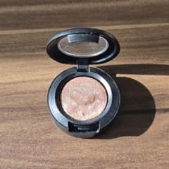 MAC エクストラ ディメンション アイシャドウ ブラウンのサムネイル