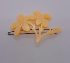 イエロー 花モチーフ 髪飾りのサムネイル