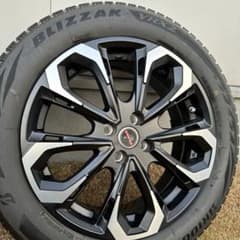 ライズ ロッキー VRX2 17インチ　カスタム　スタッドレス　ホイール付きのサムネイル