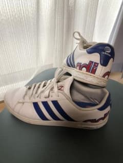 スニーカー adidasのサムネイル