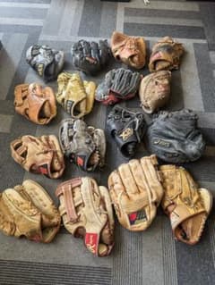 野球用グローブセット16個のサムネイル