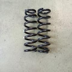 GUN125後期zハイラックスコイルスプリング 左右セット純正新車外のサムネイル