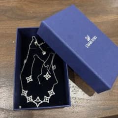 SWAROVSKI スターモチーフ ネックレス ピアス セットのサムネイル